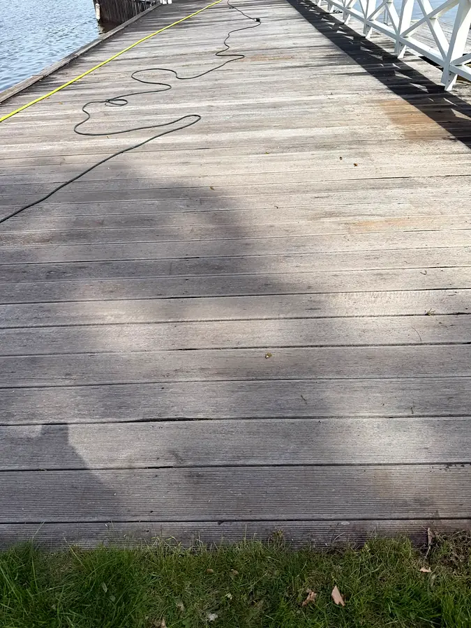 Altantvätt av trädäck i Eskilstuna detalj