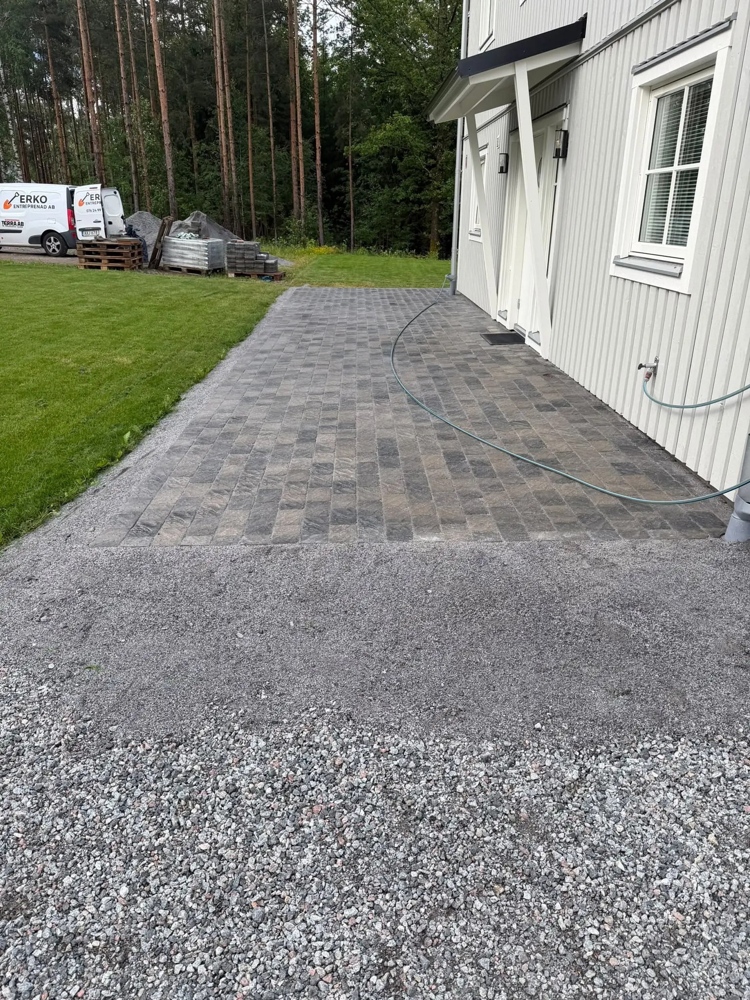 Efter: Dränering och ny uteplats vid nybygge