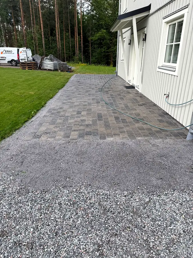Dränering och ny uteplats vid nybygge